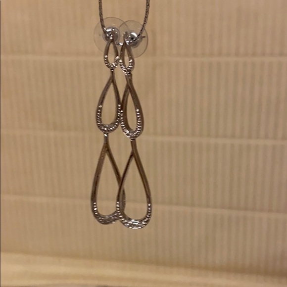 💚2for$18. Earrings, 2 1/2" long. Pierced elegant - Picture 4 of 4